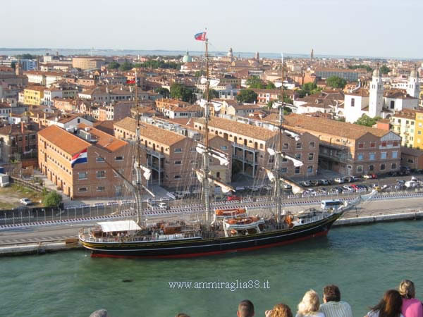 nave Costa Serena partenza da Venezia canale della Giudecca